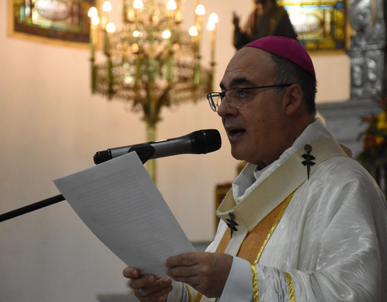 Llamados a ser santos y a participar en el ministerio de Cristo