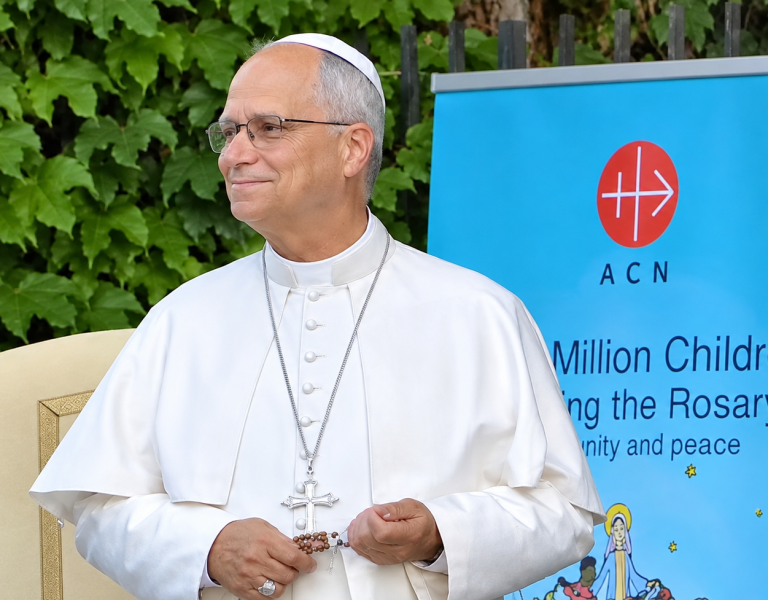 El Santo Padre junto a un millón de niños rezan por la paz