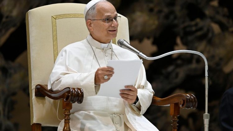 El Papa: “Falsos maestros prometen responder a las preguntas de los jóvenes”