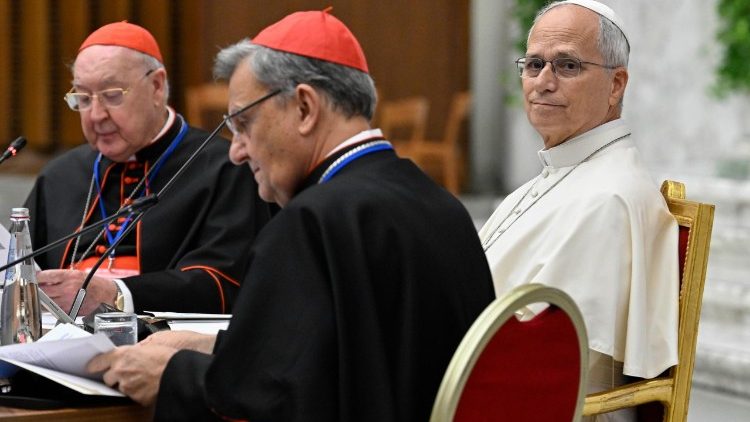 Grech: El compromiso de acompañar a las familias con el Evangelio
