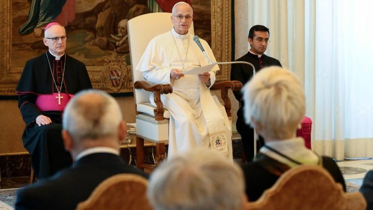 El Papa sobre la IA: Las decisiones que afectan la vida humana nunca deben delegarse