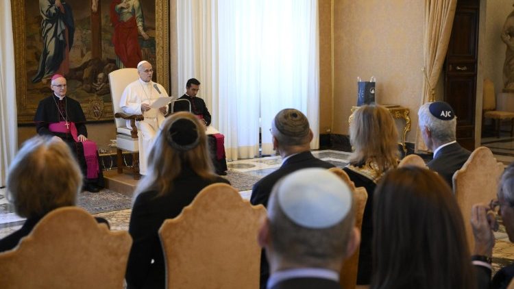 El Papa: Nuestra fraternidad aportará a construir un mundo más pacífico